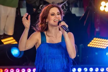 Het loopt volledig mis voor Hanne Verbruggen van K3 tijdens 'Vleugels'-tour