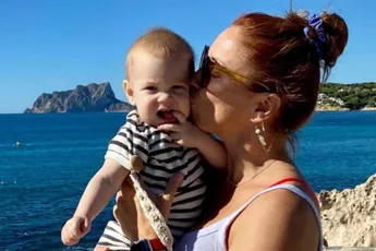 Ongelooflijk: zoontje Apollo lijkt sprekend op Natalia als baby, die geweldige foto deelt uit kindertijd