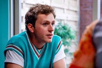 'Familie'-acteur Maarten Cop krijgt plots zeer slecht nieuws te horen van zijn werkgever VTM