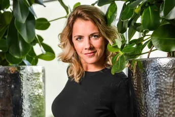 Leen Dendievel overladen met complimenten nadat ze poseert in sexy outfit: "Wauw!"