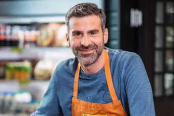 Na zijn recente scheiding: 'Familie'-acteur Jan Van den Bosch stelt voor het eerst zijn nieuwe vriendin voor