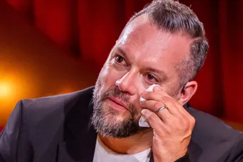 Alex Agnew (50) deelt somber nieuws over zijn gezondheid: "Dat hoor je niet graag"