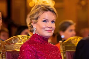 Koningin Mathilde overstelpt met reacties nadat ze met dit bijzonder hoofddeksel in Zuid-Afrika verschijnt