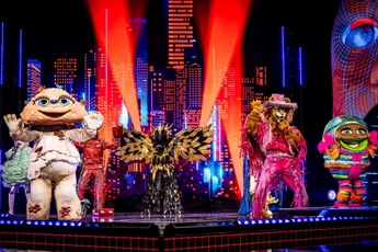 Eerste pak nu al ontmaskerd in 'The Masked Singer'? "Hij heeft zich versproken!"