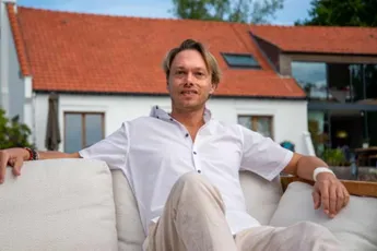 Dochter Ellie-Martha zegt Regi waar het op staat: "Ze is niet op haar mondje gevallen"