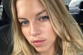 Bab Buelens deelt aangrijpende beelden van groot litteken op haar buik: "17 jaar te laat behandeld"