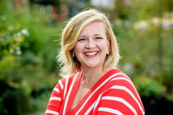 'Dertigers'-actrice Evelien Van Hamme verbluft volgers met sexy lingeriefoto's: "Wauw!"