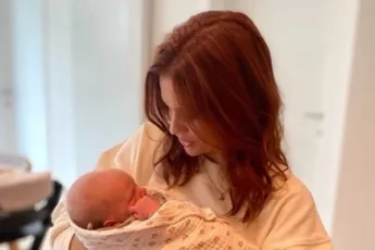 Hanne Verbruggen van K3 maakt indruk met foto's van haar platte buik: "Hoe kan je nu al zo'n lichaam hebben?"