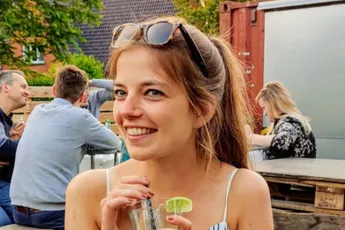 "Wauw, knappe dame!": Jana uit 'Blind Getrouwd' showt afgetraind lichaam in strak sportsetje