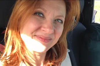 'Familie'-actrice Sandrine André deelt bijzondere foto met bekende ex: "Oude liefde roest niet"