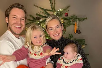 Maxime Meiland wordt op een wel heel bijzondere manier verrast door haar dochtertjes en man Leroy