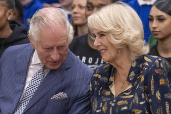 Familielid haalt keihard uit naar nieuwe koningin Camilla: “Met de dood bedreigd” 