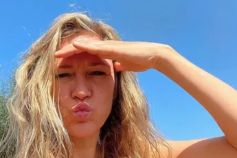 'Familie'-actrice Hilde De Baerdemaeker deelt heerlijke zwembadfoto