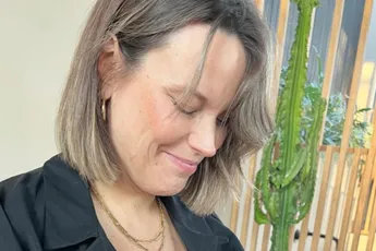 Qmusic-dj Jolien Roets post magnifieke foto met pasgeboren dochtertje: "Wat een prachtig kindje"