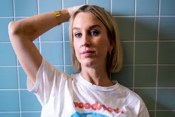 'Kat Kerkhofs verraadt per ongeluk wie Foxy Lady en Raaf is in 'The Masked Singer''