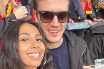 Ward Kerremans post voor het eerst intieme foto met Danira Boukhriss Terkessidis: "Zo romantisch"