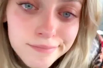 Camille Dhont barst in tranen uit en heeft bijzonder droevig nieuws te melden: "Het einde"