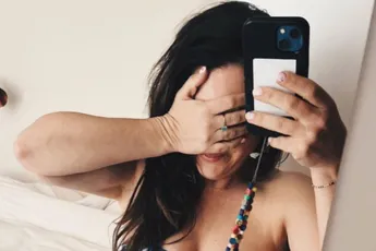 Siska Schoeters verbluft volgers met eerlijke foto in lingerie: "Enorm bang voor de reacties"