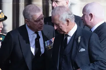 Het wordt nog pijnlijker voor koning Charles: Britse zender komt met heftig nieuws over prins Andrew