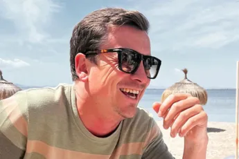 "Wauw, zo lief!": Niels Destadsbader doet alle harten smelten met kiekje van zijn jarige oma