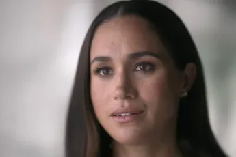 Familie van Meghan Markle komt net voor kroning met explosief interview: “Zo heb je haar nog nooit gezien”