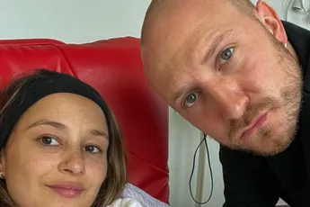 Bazart-lid Simon Nuytten toont pasgeboren kindje en verklapt meteen de naam en het geslacht