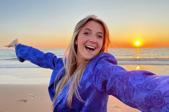 "Wow, wat een vrouw": Jamie-Lee Six overstelpt met reacties nadat ze nieuwe foto's in badpak deelt