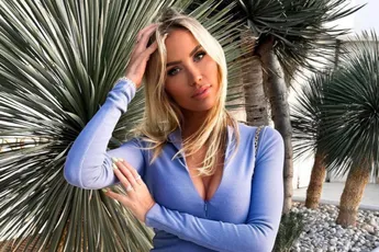 "Wauw, hottie!": Anouk Matton maakt het bloedheet en showt volle boezem in wel erg sexy bikini