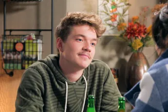 'Thuis'-acteur Bram Spooren werd opgegroeid door twee mama's: "Normaalste zaak ter wereld"