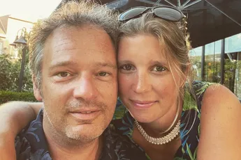 Ex-'Thuis'-acteur Frank Van Erum deelt bijzonder droevig nieuws: "Zwaar ziek"