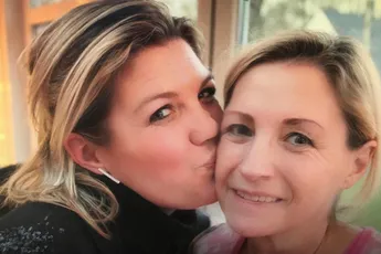 Lyndsey Pfaff raakt iedereen met aangrijpende video van mama Carmen, die getroffen werd door hersenbloeding
