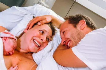 "Mijn liefste knappe monster is 1 jaar": acteur Michiel De Meyer deelt prachtige beelden van babyzoontje