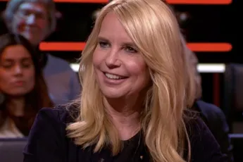 "Godin!": Linda de Mol overstelpt met complimenten nadat ze poedelnaakt op cover van maandblad poseert