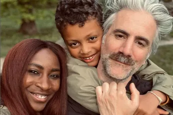 "Dat lichaam!": Élodie Ouédraogo deelt magnifieke vakantiekiekjes met Jeroom en zoontje Remus