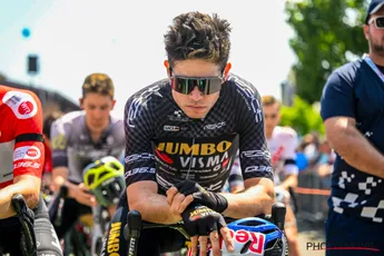 Wout van Aert gebroken nadat hij vreselijk nieuws te horen krijgt: "Ik was volledig van slag"