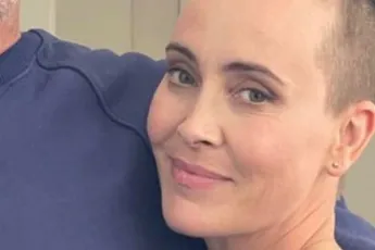 Zangeres Anouk compleet gebroken van verdriet: "Plots overleden"