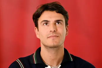 Na spraakmakende coming-out: Conner Rousseau onthult eindelijk of hij een relatie heeft