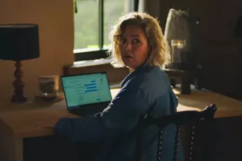 Wat is er nu precies gebeurd met Mieke in 'Familie'? Caroline Maes licht tipje van de sluier op