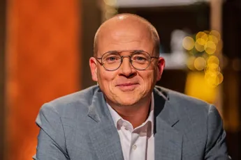 "Wat een mooi en vrolijk ventje!": Sven de Leijer doet alle harten smelten met kiekje van zoontje Leo