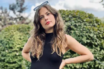 "Kapot, maar blij": Frances Lefebure geeft eerlijke update over het prille moederschap