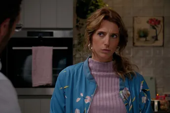 'Thuis'-actrice Tine Priem moet er de brui aan geven: "Met veel pijn in het hart"