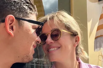 Josje Huisman vertedert iedereen met wondermooi kiekje van kersvers gezin: "Ik zit op een roze wolk"
