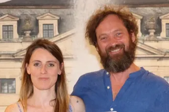 Na verlies van pasgeboren dochtertje: comedian Thomas Smith en zijn partner onthullen prachtig nieuws