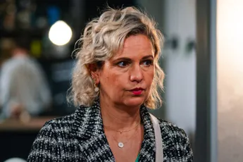 Caroline Maes bijt van zich af na kritiek op kapsel én gewicht: "Daardoor wat kilo's bijgekomen"