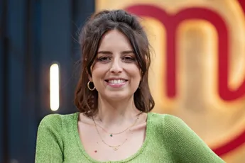 "Wow, enorm veel respect!": Lynn Van den Broeck trotseert ijskoud water in badpak