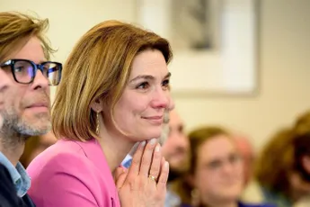 Bijna 8 maanden na de dood van haar mama: Evi Hanssen verbluft iedereen met ongelooflijk nieuws