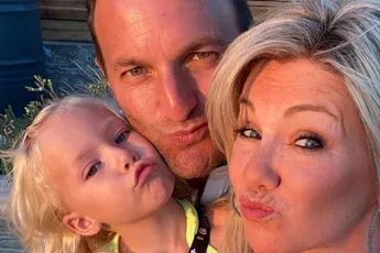 Zangeres Lindsay en haar partner Kris hebben prachtig nieuws te melden: "Een zegen in ons leven"