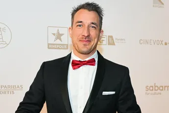 Andy Peelman deelt erg schattige foto van zijn twee dochtertjes: "Gezegend met deze fantastische zwijntjes in huis!"