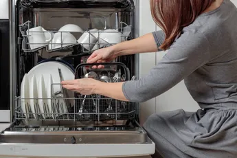 De fout die bijna iedereen maakt met de vaatwasser