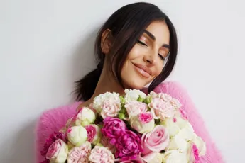 Anna Nooshin deelt uitdagende selfie in hotelkamer: "Sexy!"